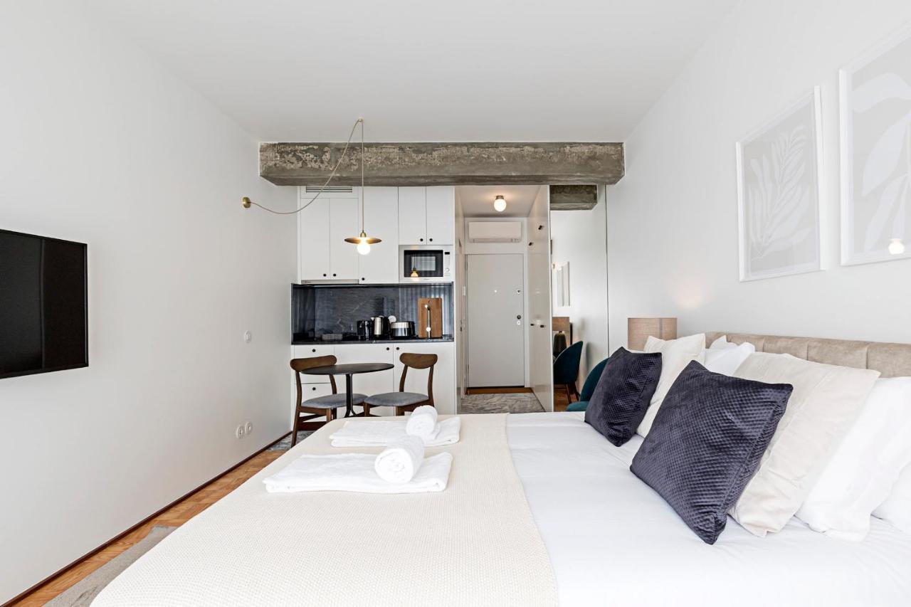 Ceuta Studio Apartments By Lovelystay Porto Bagian luar foto