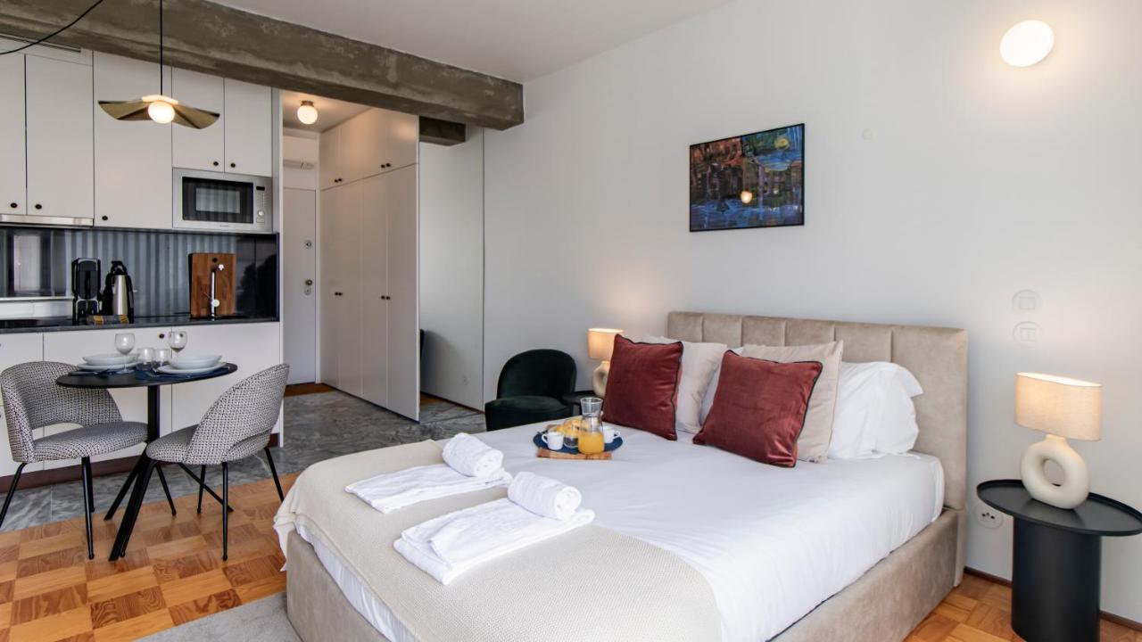 Ceuta Studio Apartments By Lovelystay Porto Bagian luar foto