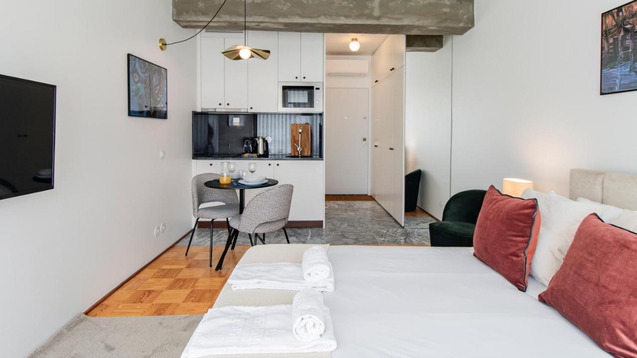 Ceuta Studio Apartments By Lovelystay Porto Bagian luar foto