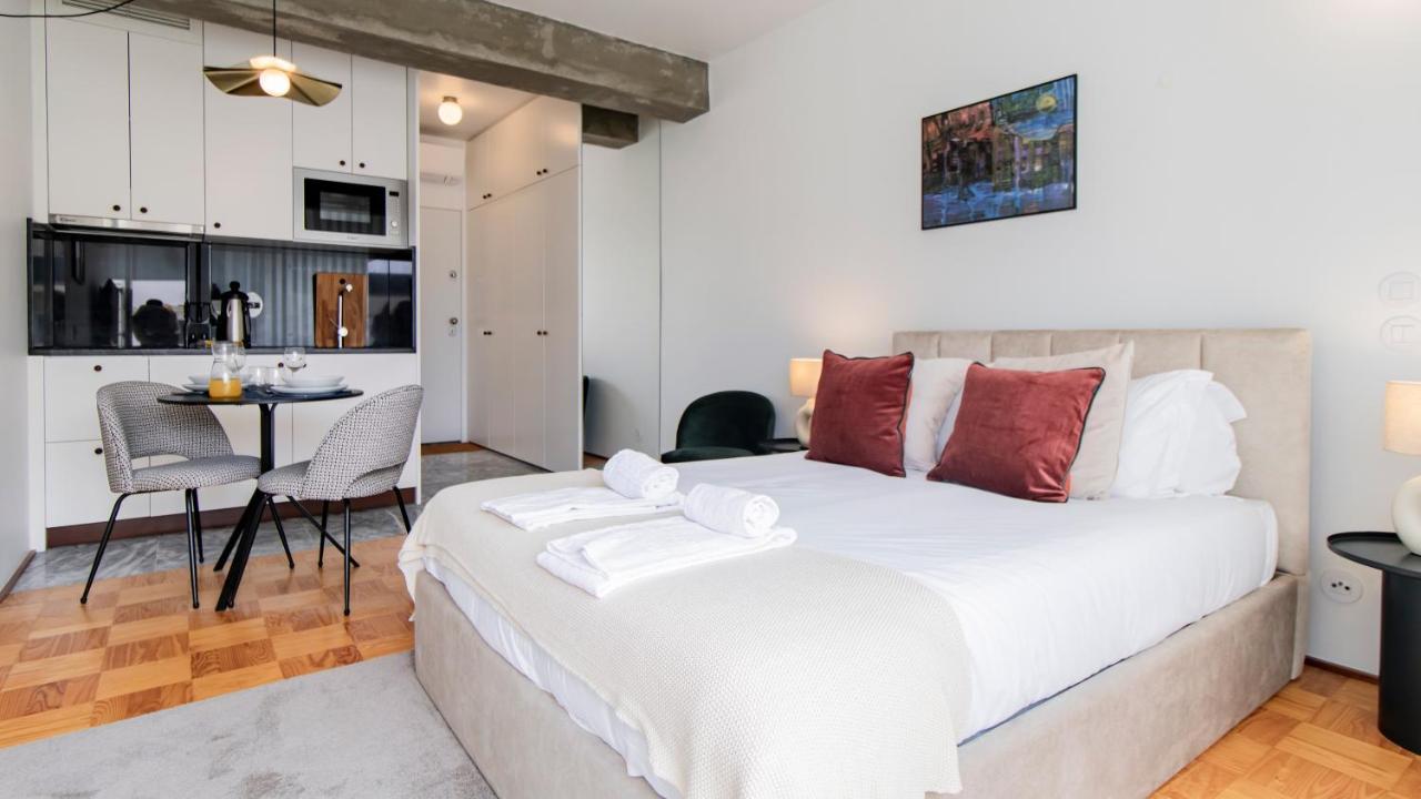 Ceuta Studio Apartments By Lovelystay Porto Bagian luar foto